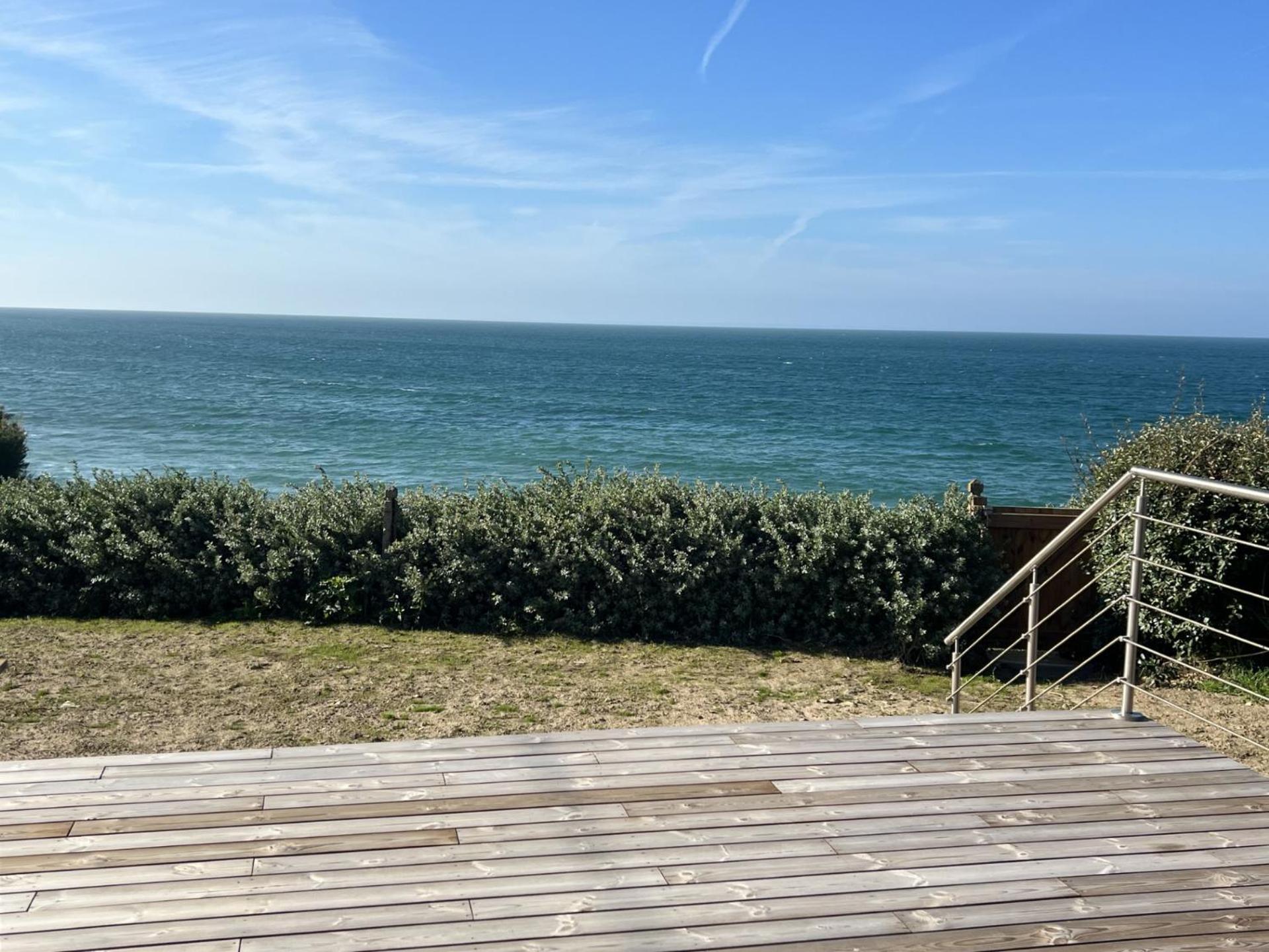 Villa Le Bruit Des Vagues Les Pieux Exterior foto